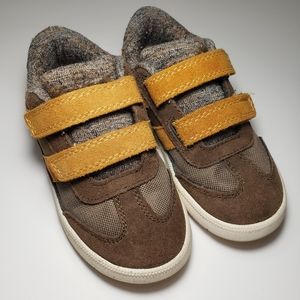 Velcro Tennis Shoe 10